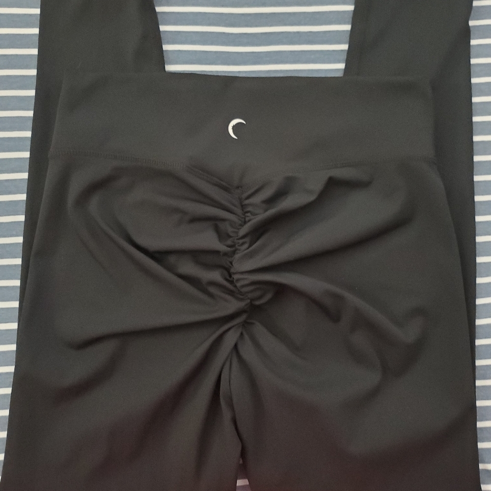 Zyia Black Brilliant Scrunchy High-Rise 7/8 pants